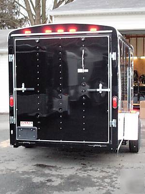 New 2010 6X12 haulin enclosed trailer vent,side door