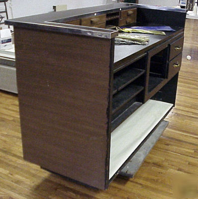Great retail wrapping/cashiers station-drawers/shelves