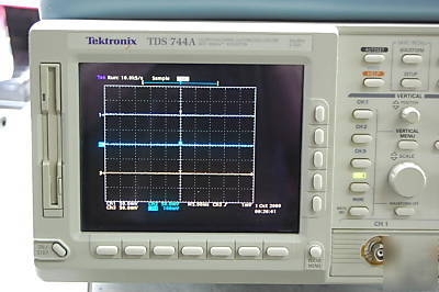Tektronix tds 744A TDS744A 4CH 500MHZ oscilloscope