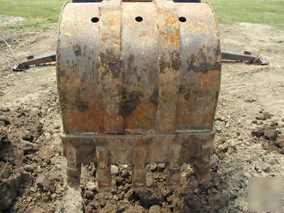 Bobcat 811 backhoe ( 11' dig depth ) 2 buckets 