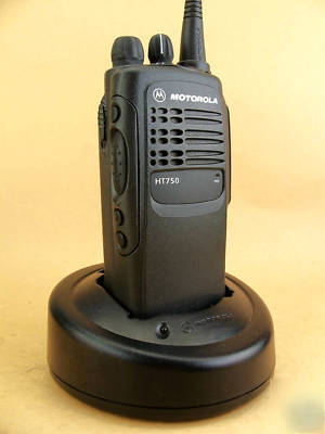New mint motorola HT750 uhf 16CH radio w/ accessories