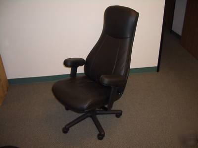 Euro-exec prem. leather chair w/articulate arm tall