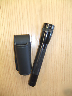 Police equipment supplies minimaglite flashlight holder