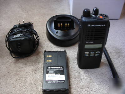 Motorola HT1250 uhf portable radio ht 1250 2 way 128 ch