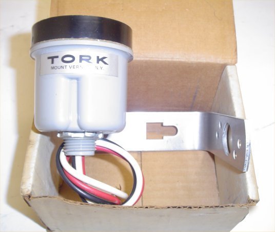 New tork receptacle w/ mounting bracket for photocontro