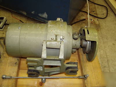 Electric motor with manual clutch