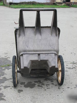 Rubbermaid tilt cart used 
