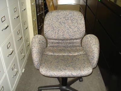 **lot of 7 mid-back executive chairs by steelcase** 