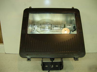 400 w pulse start mh floodlight with lamp and pigtail