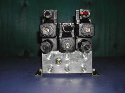 Hyd valves with modular manifold