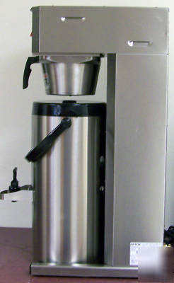 New fetco tbs-21A 3 gallon tea brewer with dispenser