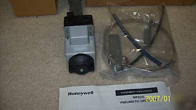 Honeywell MP920B pneumatic operator with positioner