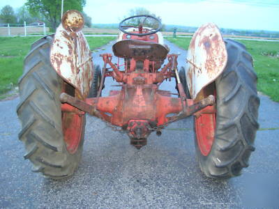 1952 ford 8N, great tractor, runs, needs to be restored