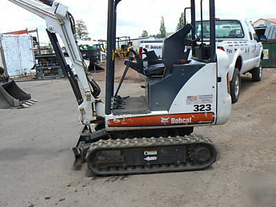 Bobcat 2005 323 mini excavator wit 16