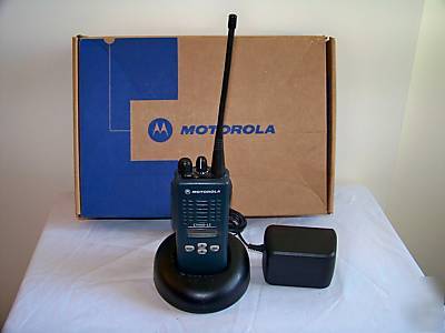 Motorola CT450LS uhf 10CH 4WATT police two way radio 