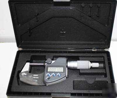 Mitutoyo 293-330 digital micrometer w/case 