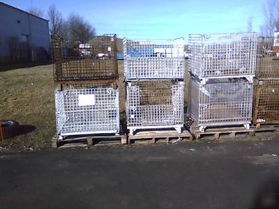 Heavy duty collapsible wire baskets
