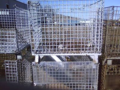 Heavy duty collapsible wire baskets