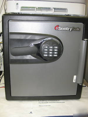 New sentry electronic fire safe 1.2 cu ft model MSW3517