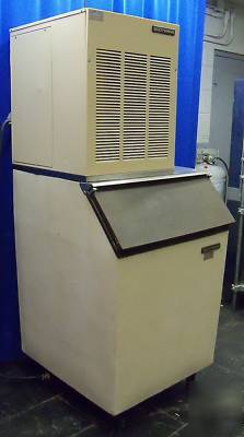 Scotsman FM1200AE-32A flaker style ice machine w/bin