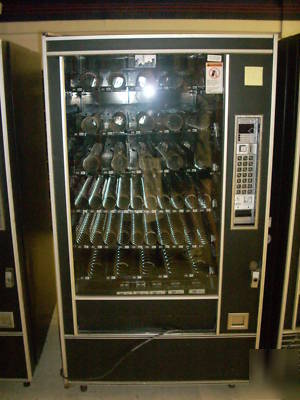 7000 automatic products snack vending machine