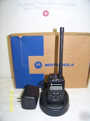 Motorola CP125 vhf 5 watt 4CH business two way radio 