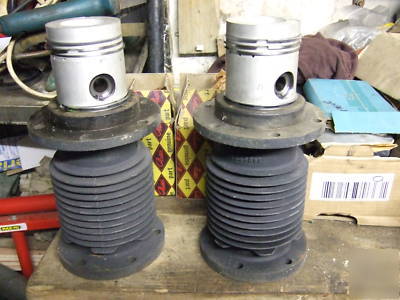 New av / ava` old stock cylinder + pistons + rings 