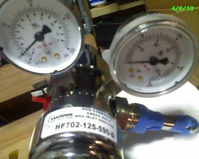 New harris specialty gas regulator HP702-125-590-d ( )