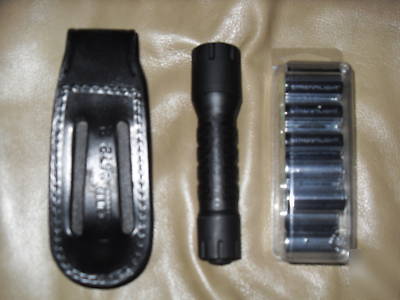 Streamlight polytac led, duty holster and 12 batteries