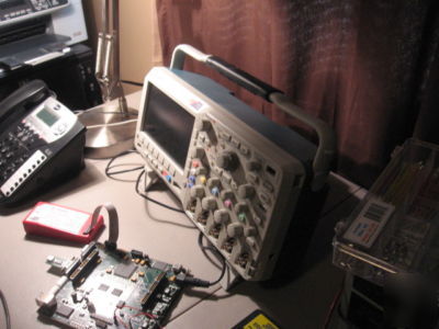 Tektronix mso 2024 mixed signal oscilloscope