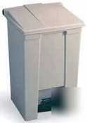 Fire-safe plastic step-on receptacle - 18 gal