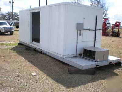 Polar pod 8' x 20' walkin freezer ( portable ) 