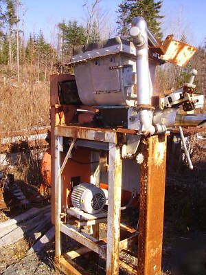 Bagger, auger screw outfeed