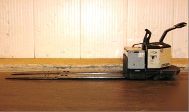 Double bottom electric rider pallet jack 