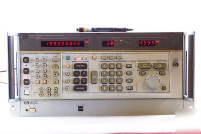 Hp 8662A synthesized signal generator 001/002