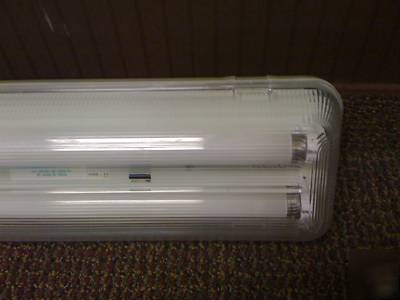 T5 ho 4' fluorescent light fixture water vapor proof