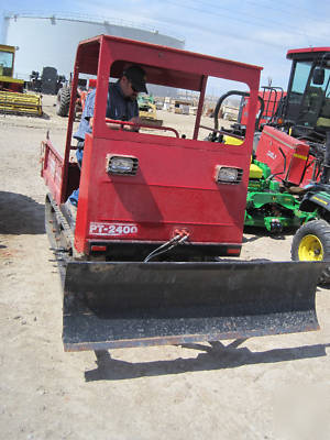 PT2400 tracked utility cart with snow plow-lqqk