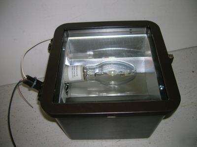175 watt metal halide deluxe floodlight with lamp 