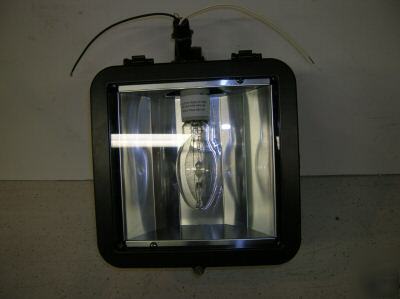 175 watt metal halide deluxe floodlight with lamp 