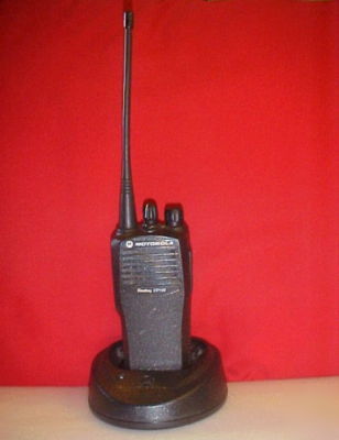 Motorola radius uhf CP200 radio talkie hand held cp 200