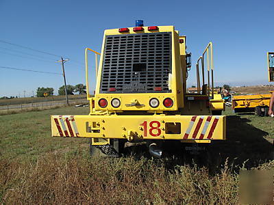 Osh kosh hb-2518 airport broom truck complete