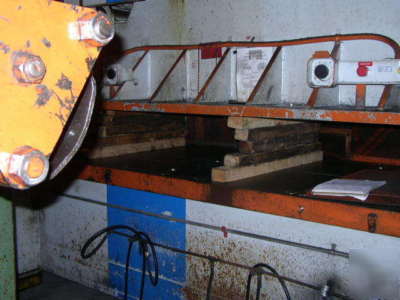Used 200 ton htc-pacific hydraulic straight side press