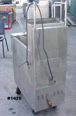 Deep fat fryer - natural gas - by frymaster