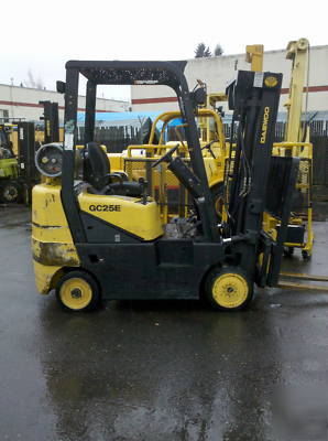 Deawoo wharehouse forklift 3900 hours runs drives great