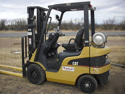 Cat 2005 forklift model P3500 pneumatic tire propane