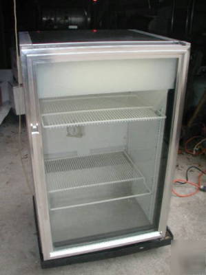 True gdm-07-s glass door merchandiser refrigerator 7CF