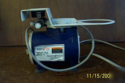 Vacuum vac for equine wound, ceiling real air hose 