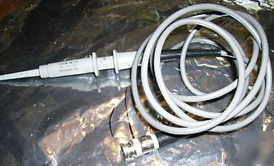 Tektronix P6028 passive voltage probe w/tip 013-0071-00