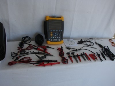 Fluke 199B scope meter - w/case and accesories