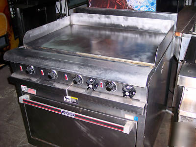 Hobart electric range and griddle, 230 volts, clean 